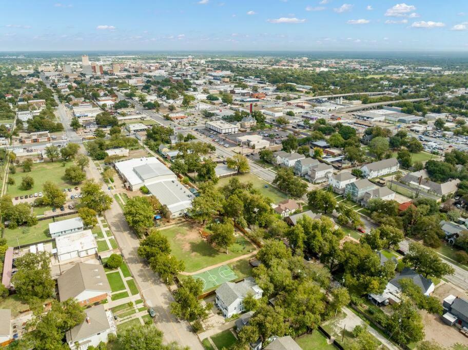 Charming Townhouse In Downtown Waco! Villa Exterior photo